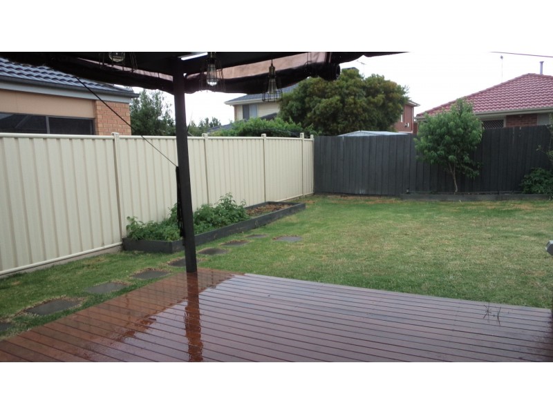 1  Eloura Circuit, Taylors Hill VIC 3037