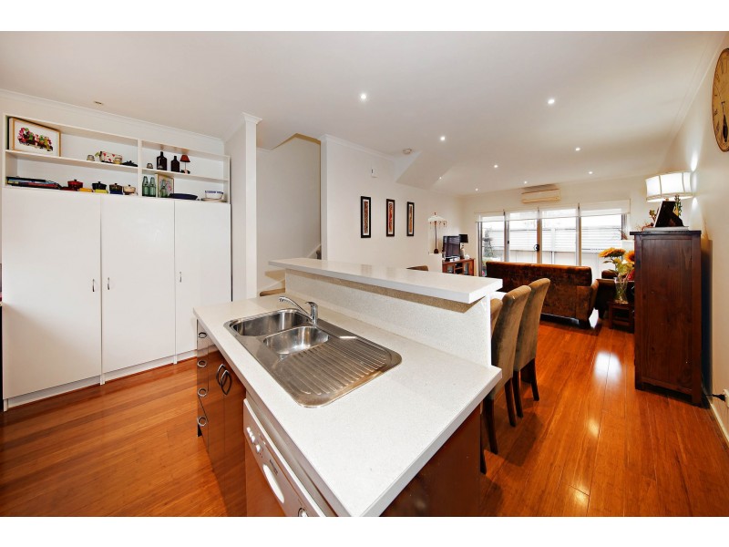 3/4  Hopetoun Green, Caroline Springs VIC 3023