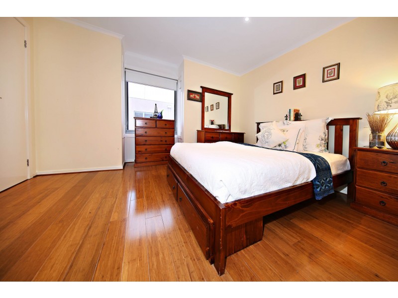 3/4  Hopetoun Green, Caroline Springs VIC 3023