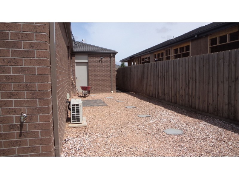 5 Luxor Drive, Plumpton VIC 3335