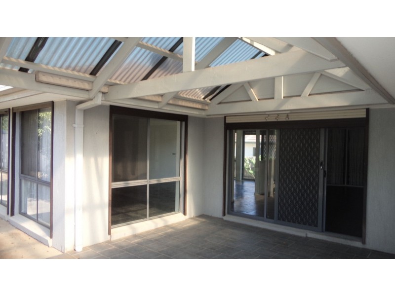 16 Royal Crescent, Hillside VIC 3037