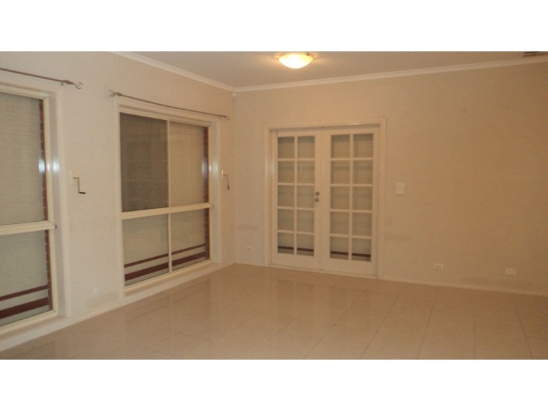 5 Risley Close, Caroline Springs VIC 3023