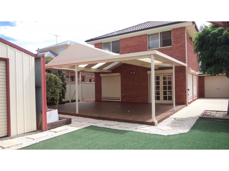 5 Risley Close, Caroline Springs VIC 3023