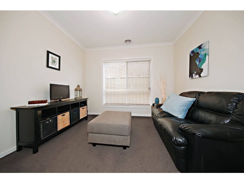 39 Broadway, Caroline Springs VIC 3023