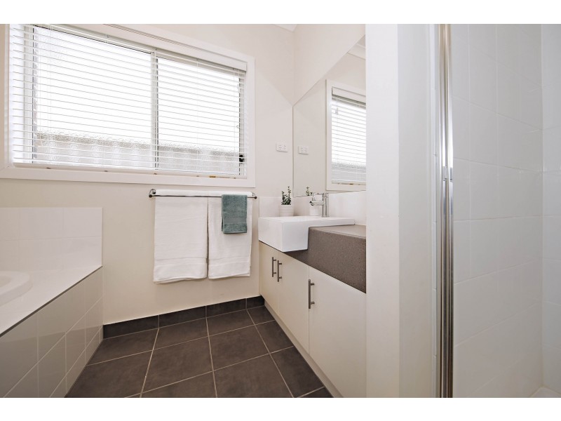 39 Broadway, Caroline Springs VIC 3023