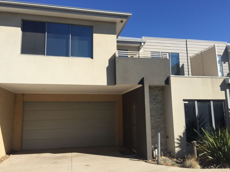 8/10-12 Kooyong Way, Caroline Springs VIC 3023