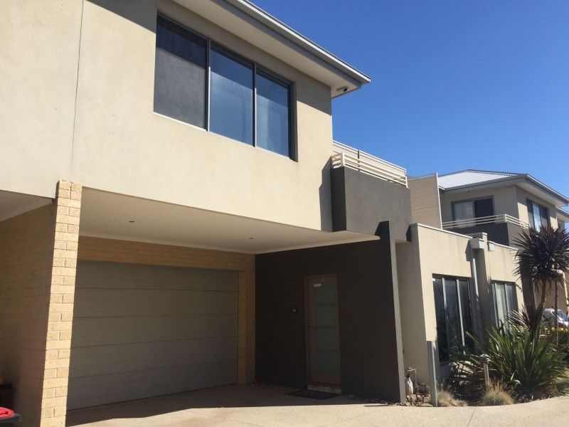 8/10-12 Kooyong Way, Caroline Springs VIC 3023