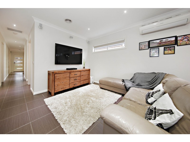 9 Dunlop Way, Plumpton VIC 3335