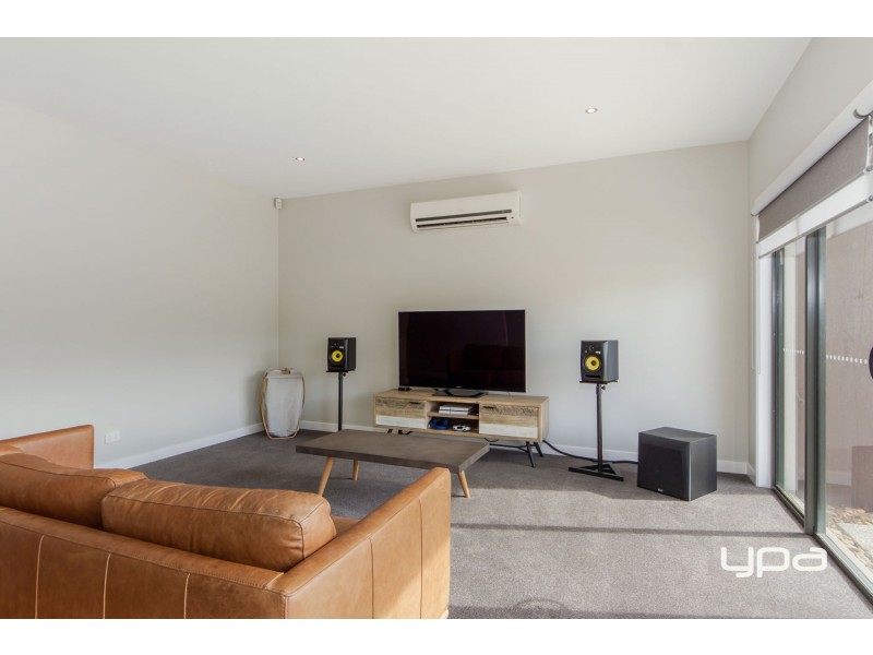 58  Commercial Road, Caroline Springs VIC 3023