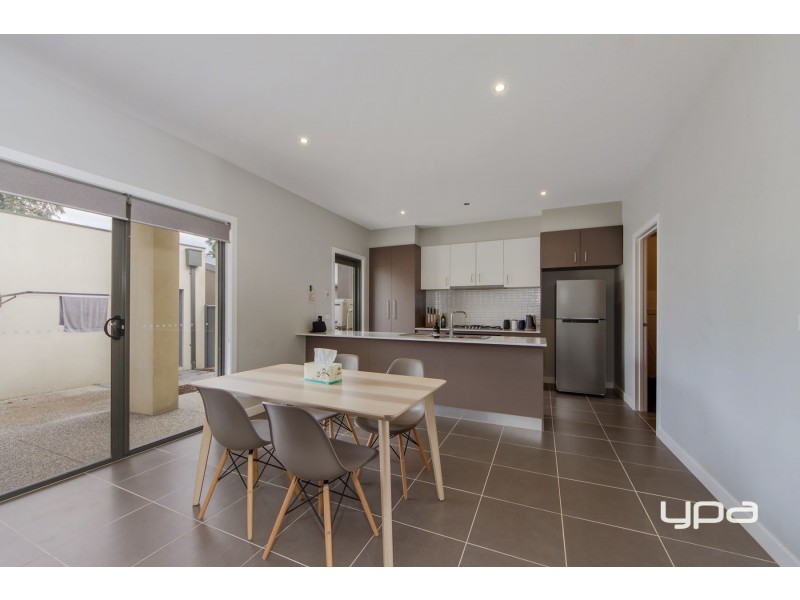 58  Commercial Road, Caroline Springs VIC 3023