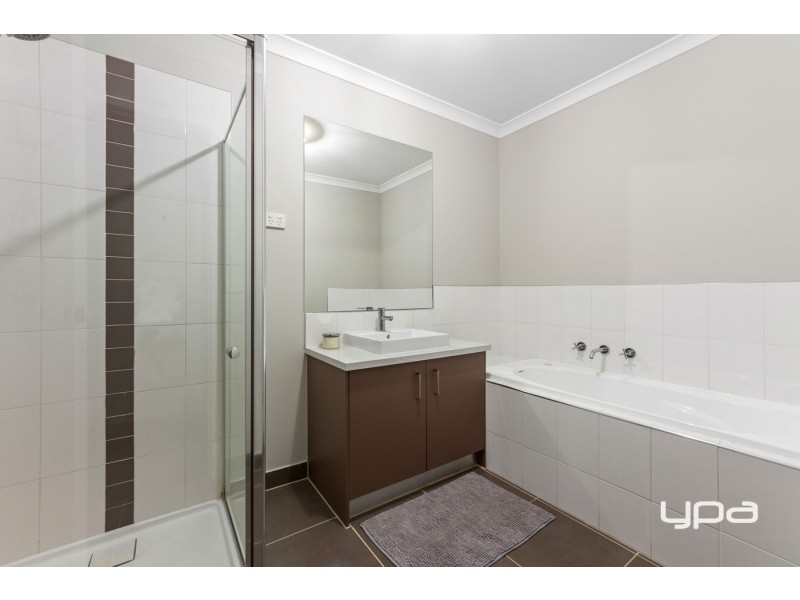 58  Commercial Road, Caroline Springs VIC 3023