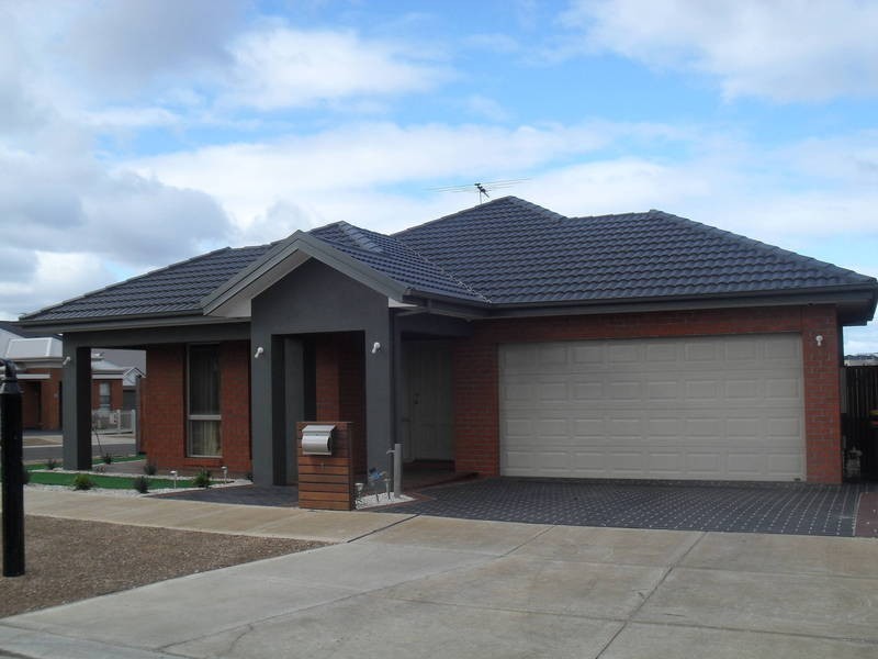 1 Flinders Place, Caroline Springs VIC 3023