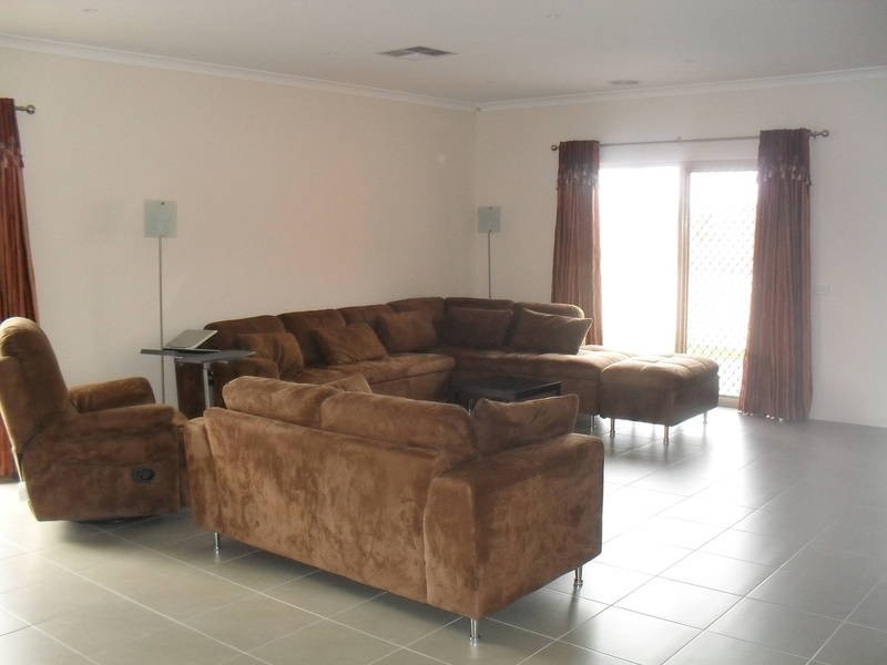 1 Flinders Place, Caroline Springs VIC 3023