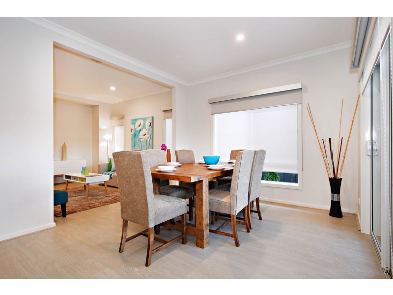 9  Beaconsfield Lane, Caroline Springs VIC 3023