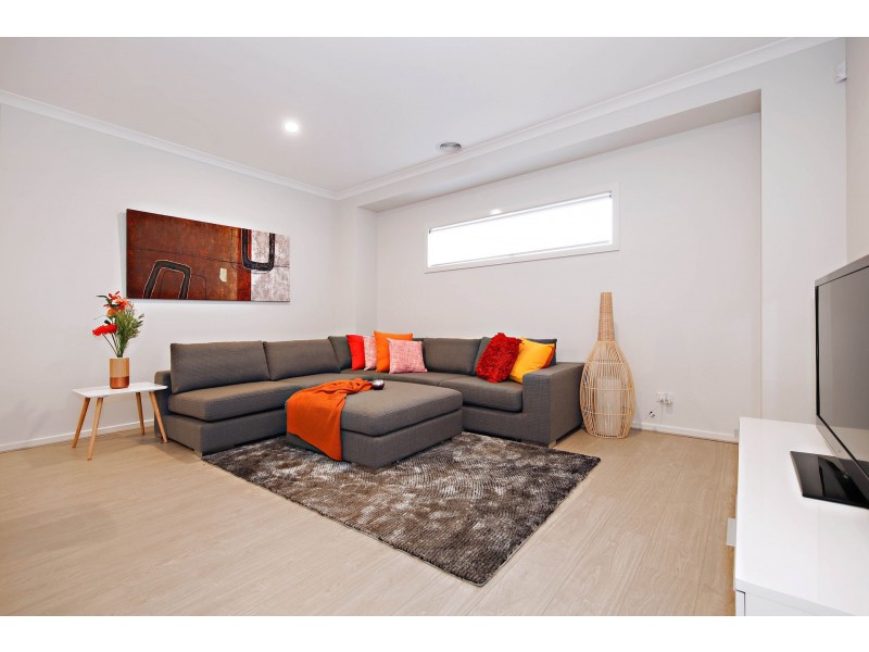 9  Beaconsfield Lane, Caroline Springs VIC 3023