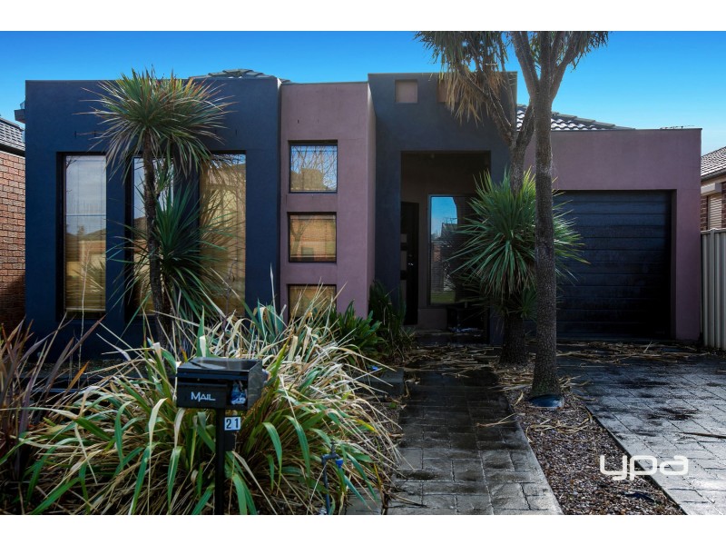21 Alexandra Gardens, Caroline Springs VIC 3023