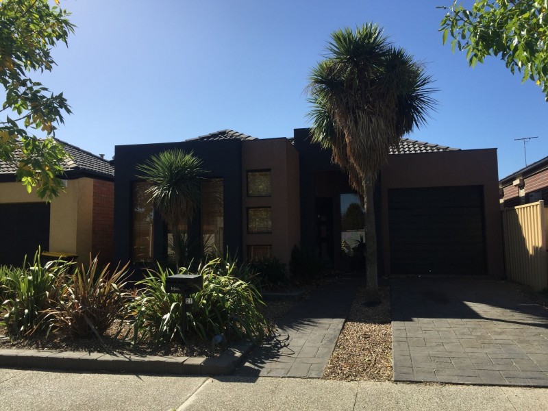21 Alexandra Gardens, Caroline Springs VIC 3023