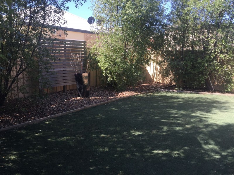 21 Alexandra Gardens, Caroline Springs VIC 3023