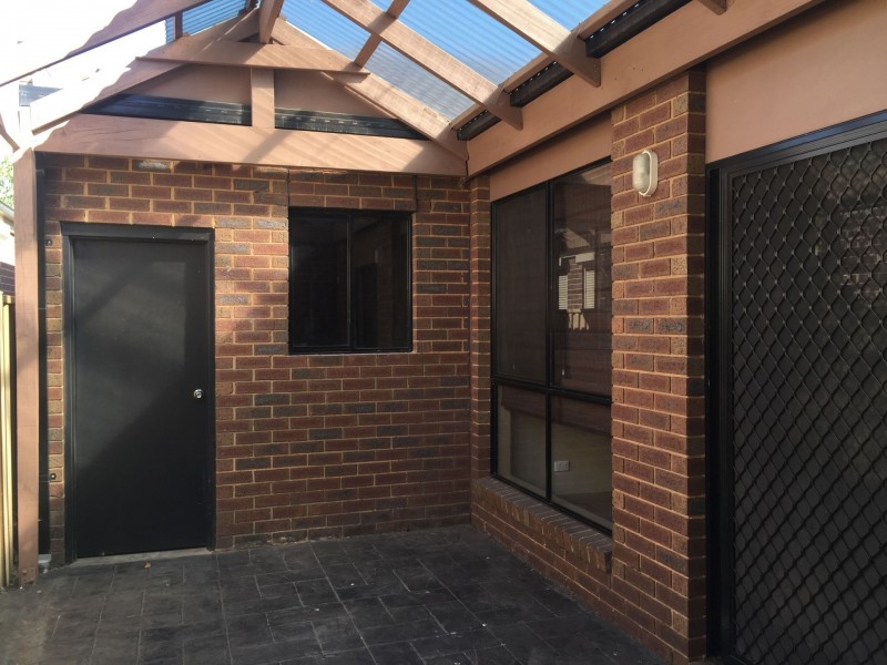 21 Alexandra Gardens, Caroline Springs VIC 3023