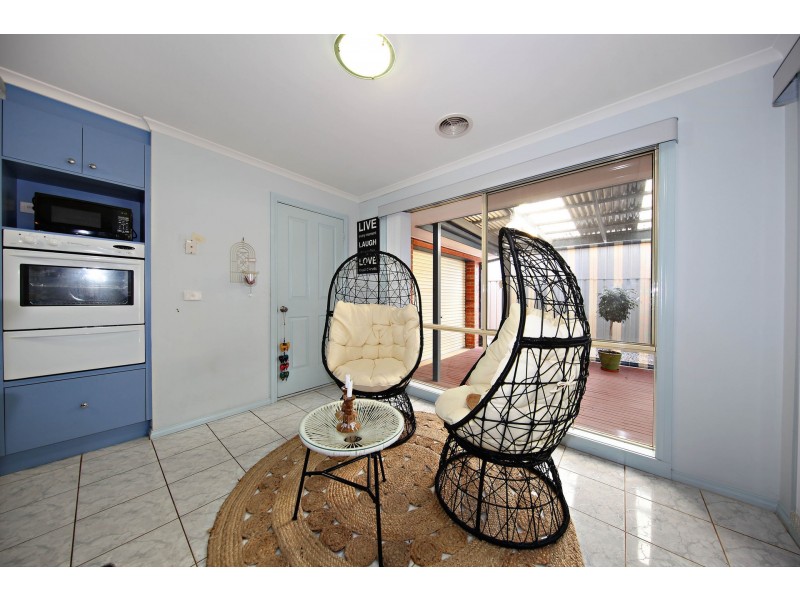 6 Belair Court, Caroline Springs VIC 3023