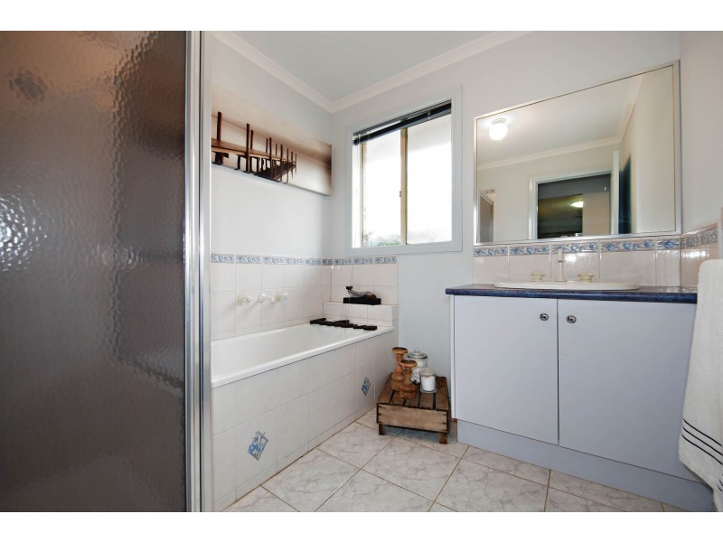 6 Belair Court, Caroline Springs VIC 3023