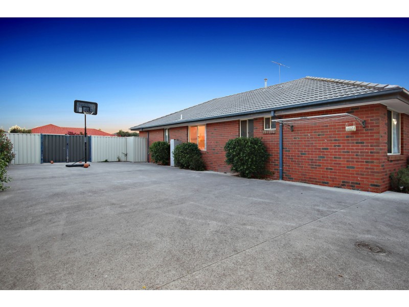 6 Belair Court, Caroline Springs VIC 3023