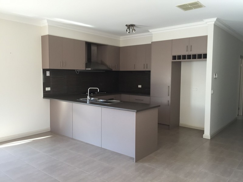 56 Rutherglen Way, Caroline Springs VIC 3023