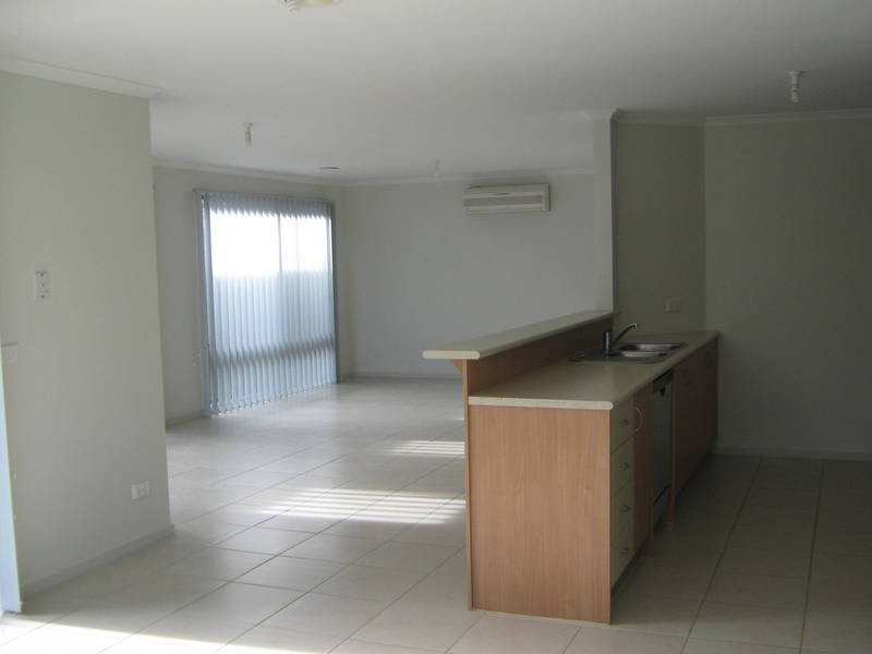 13 Lancely Green, Caroline Springs VIC 3023