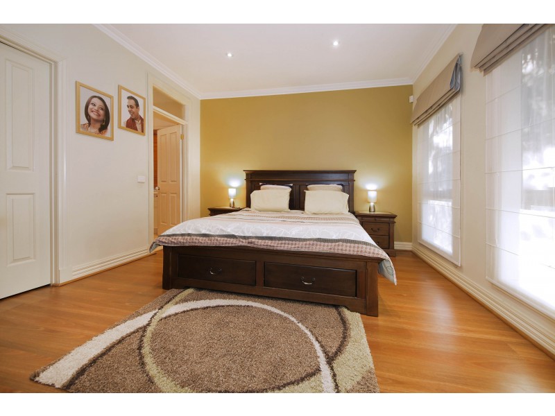 4  Lauricella Place, Caroline Springs VIC 3023