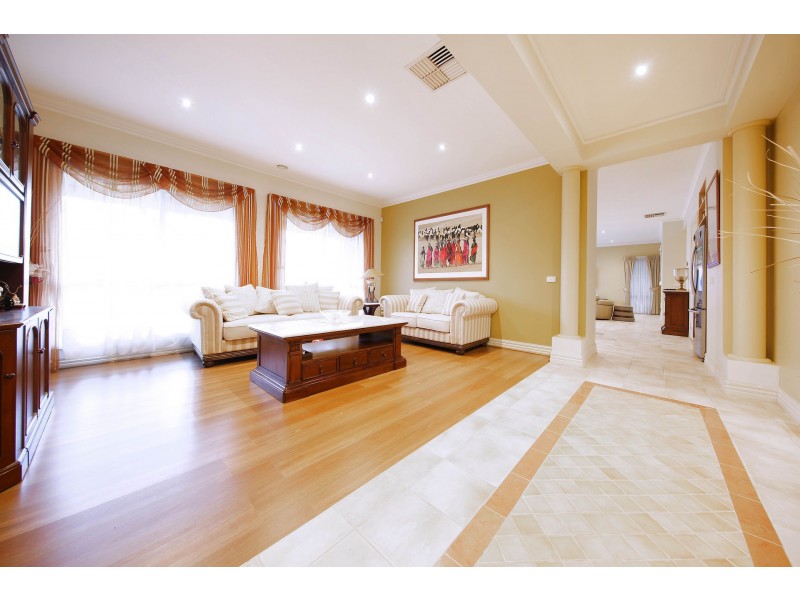 4  Lauricella Place, Caroline Springs VIC 3023