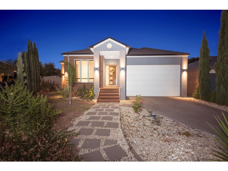 2 Weigall Close, Caroline Springs VIC 3023