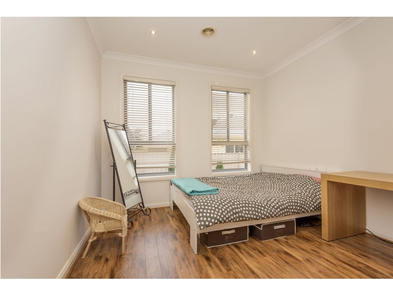 2 Weigall Close, Caroline Springs VIC 3023