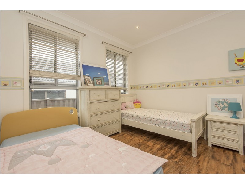 2 Weigall Close, Caroline Springs VIC 3023