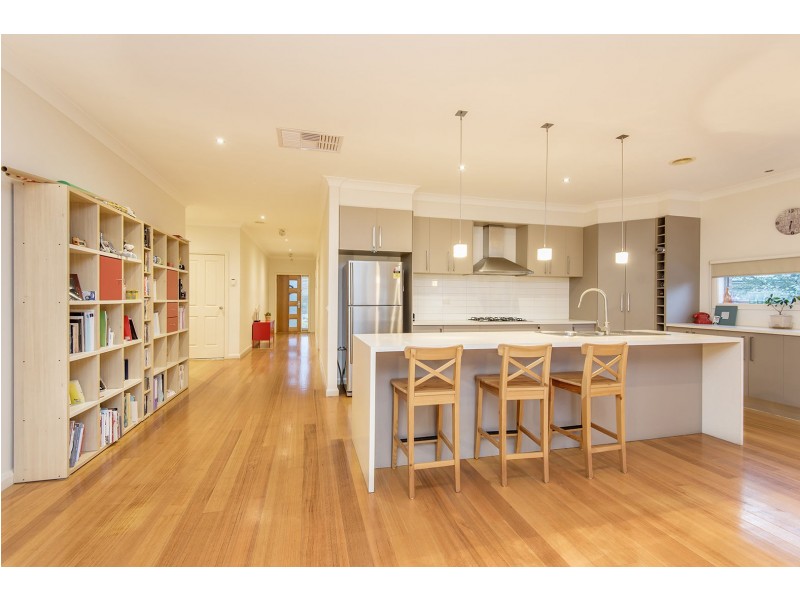 2 Weigall Close, Caroline Springs VIC 3023