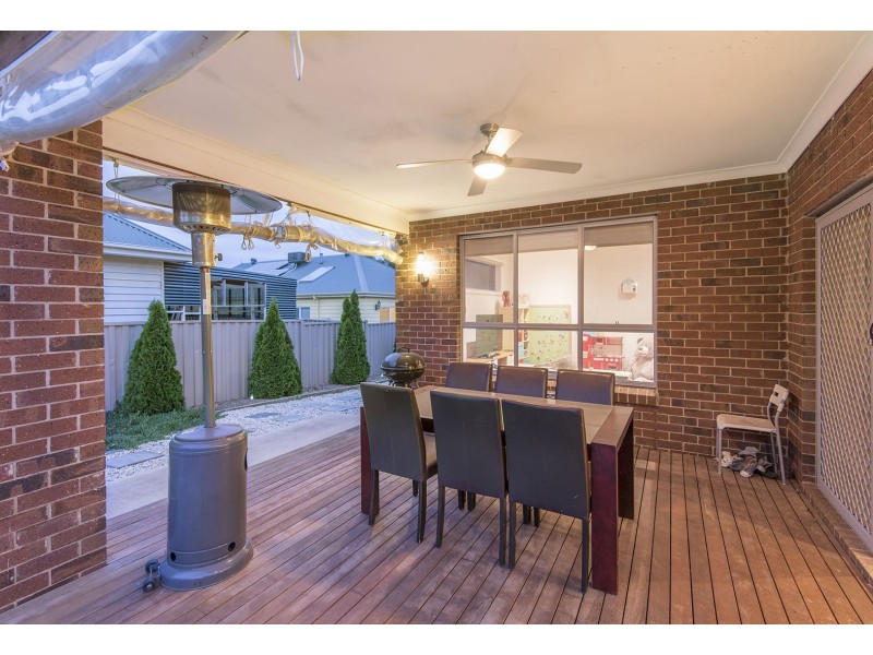 2 Weigall Close, Caroline Springs VIC 3023