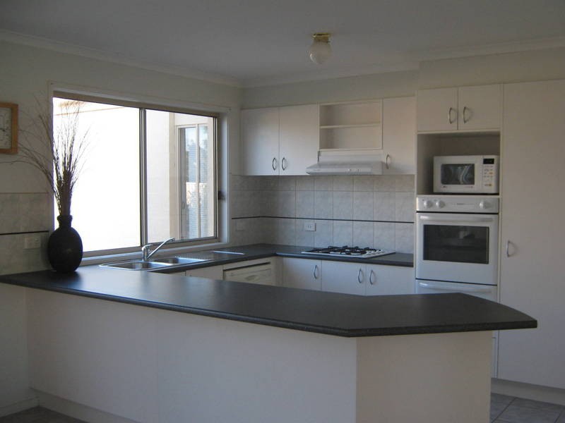 12 Simpson Place, Caroline Springs VIC 3023