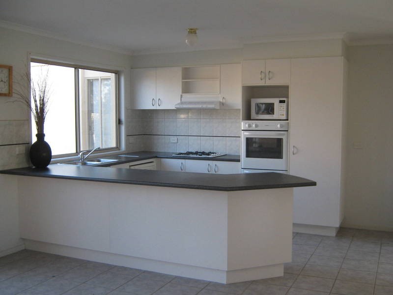 12 Simpson Place, Caroline Springs VIC 3023
