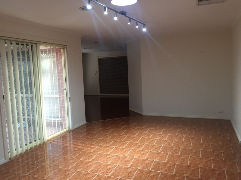 33 Mockridge Avenue, Burnside VIC 3023