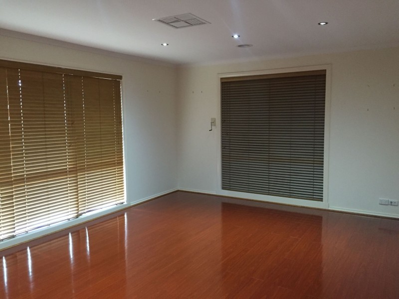 33 Mockridge Avenue, Burnside VIC 3023