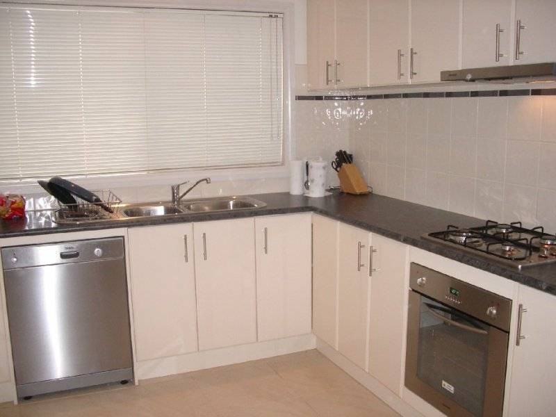 10 Gill Place, Caroline Springs VIC 3023