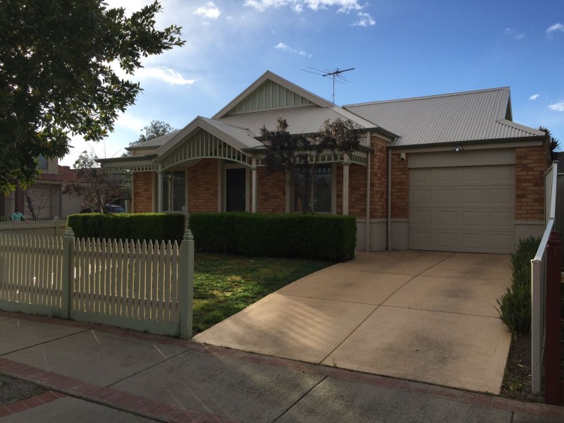 1 Mersey Lane, Caroline Springs VIC 3023