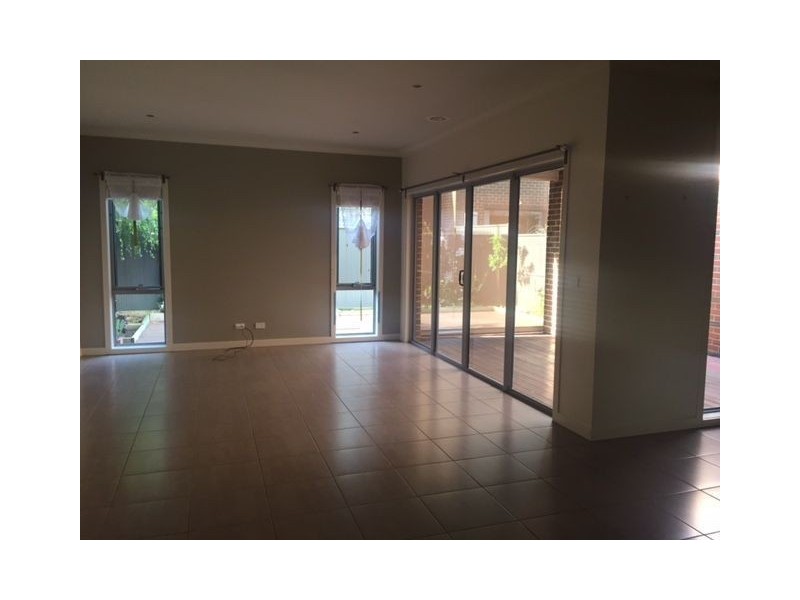 5 Brook Street, Caroline Springs VIC 3023