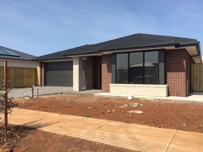 4 Tulipwood Avenue, Rockbank VIC 3335