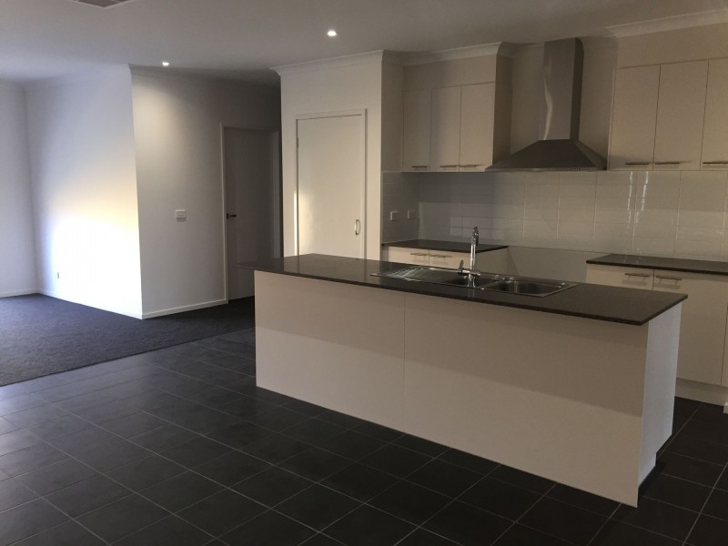 4 Tulipwood Avenue, Rockbank VIC 3335