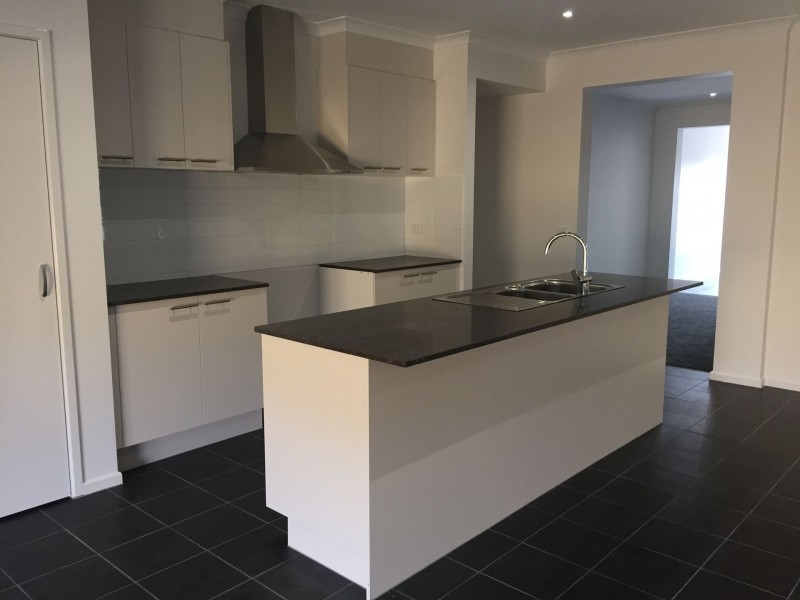 4 Tulipwood Avenue, Rockbank VIC 3335