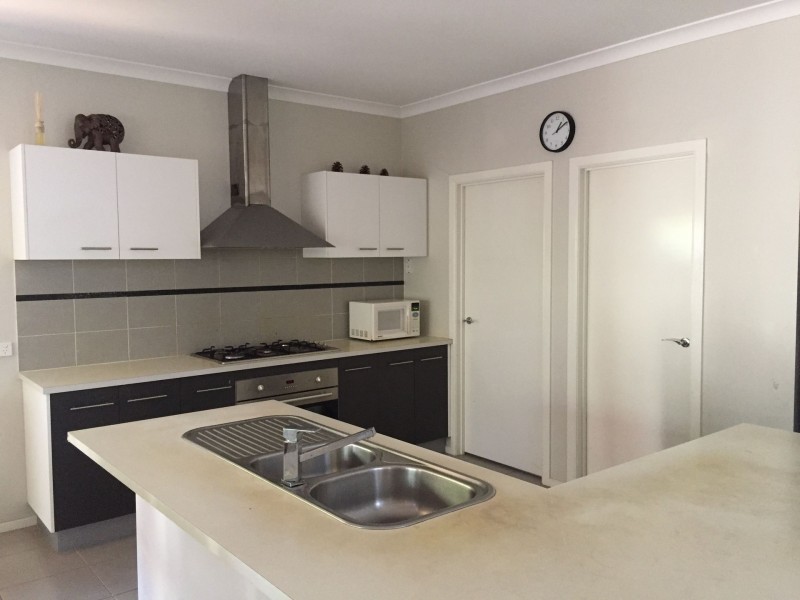 8 Errindura Place, Caroline Springs VIC 3023