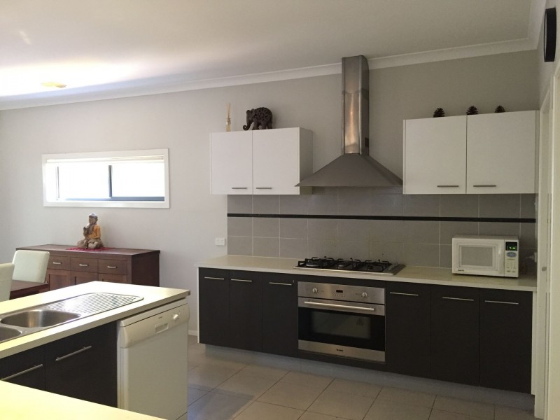 8 Errindura Place, Caroline Springs VIC 3023