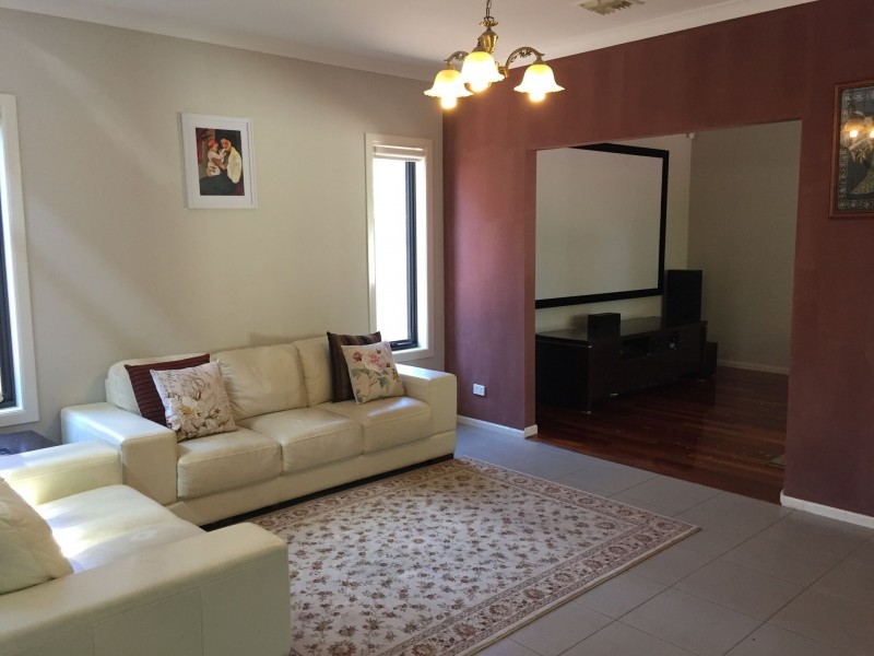 8 Errindura Place, Caroline Springs VIC 3023