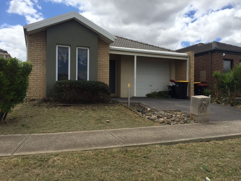 7 Bovard Close, Caroline Springs VIC 3023