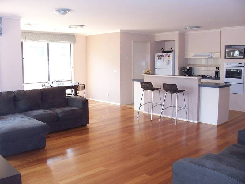 33 Parkin Ave, Caroline Springs VIC 3023